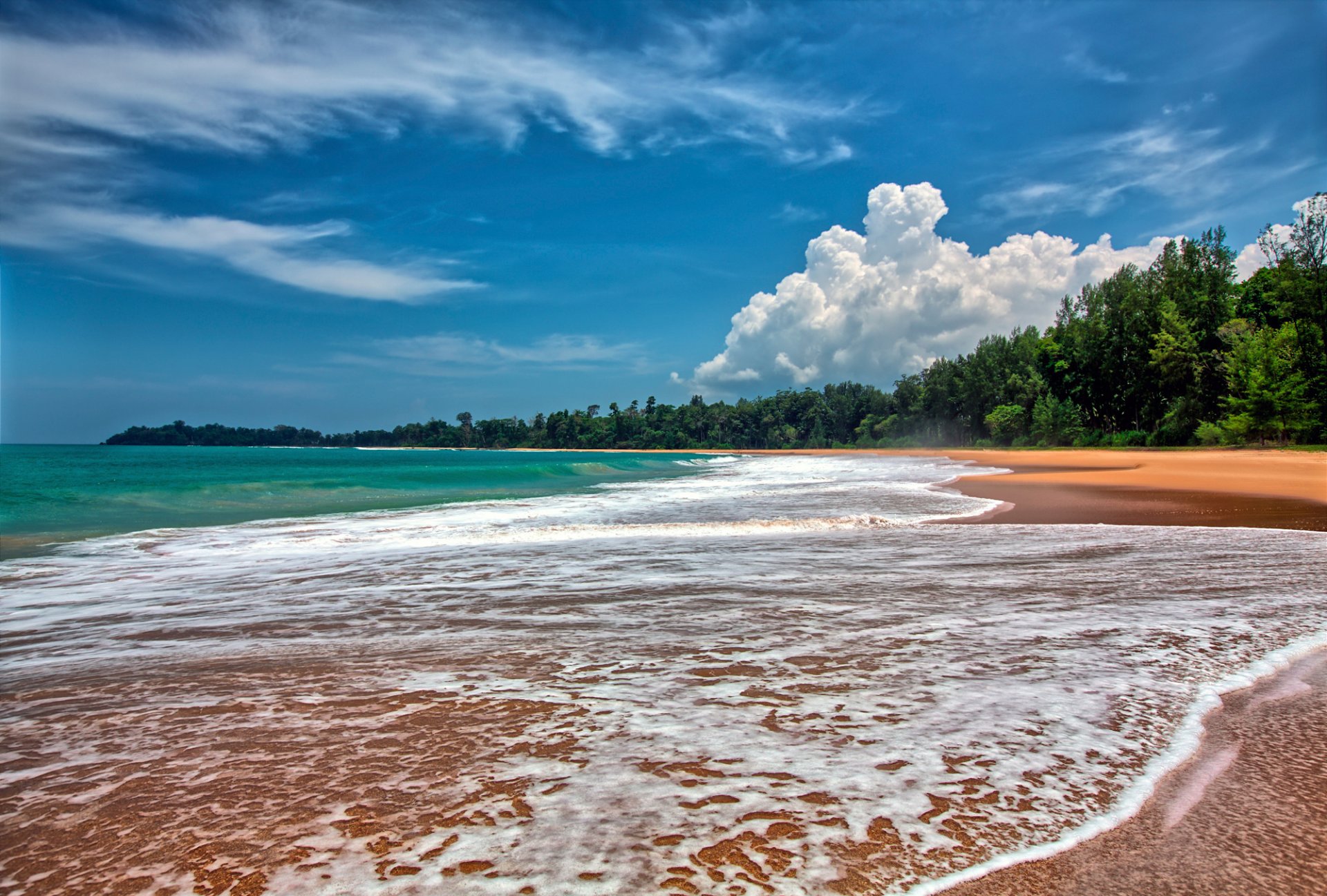 plage surf ciel nuages