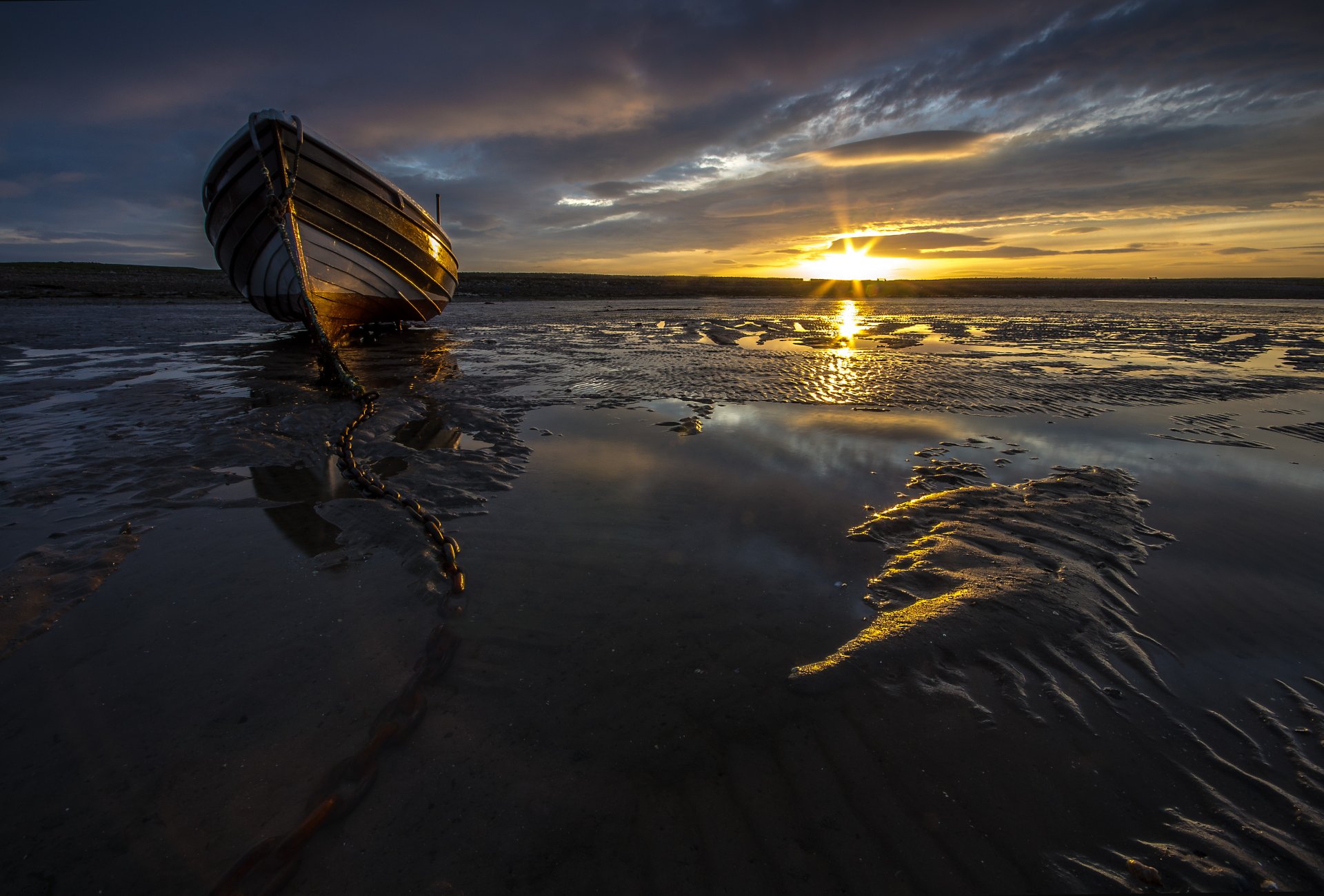meer gestrandet boot barkas kette sonnenuntergang