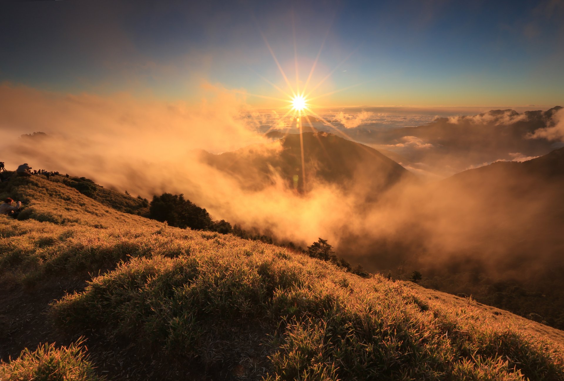 paisaje montaña mañana sol nubes nubes