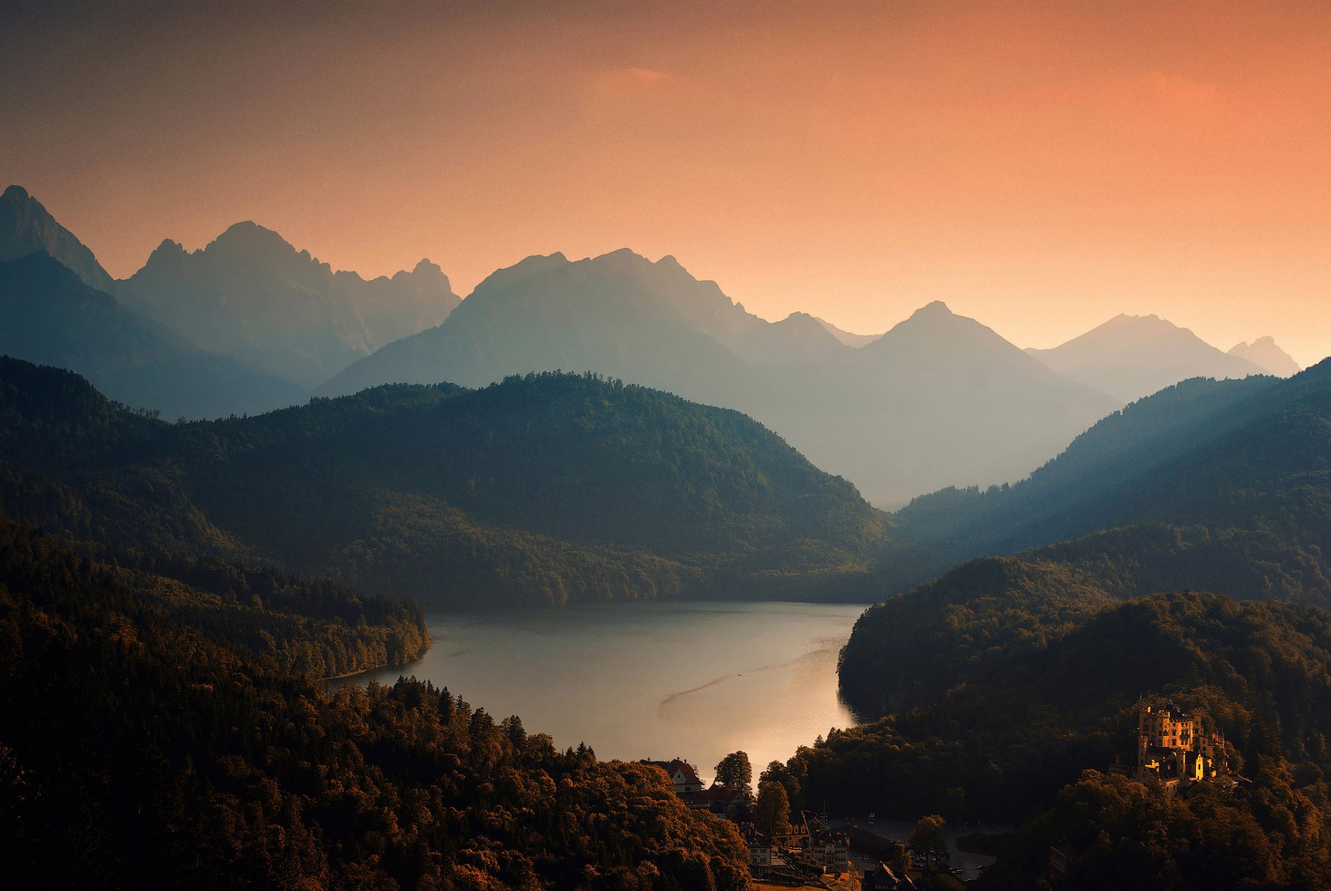 alemania tierra de baviera castillo hohenschwangau montañas bosques lago cielo puesta de sol