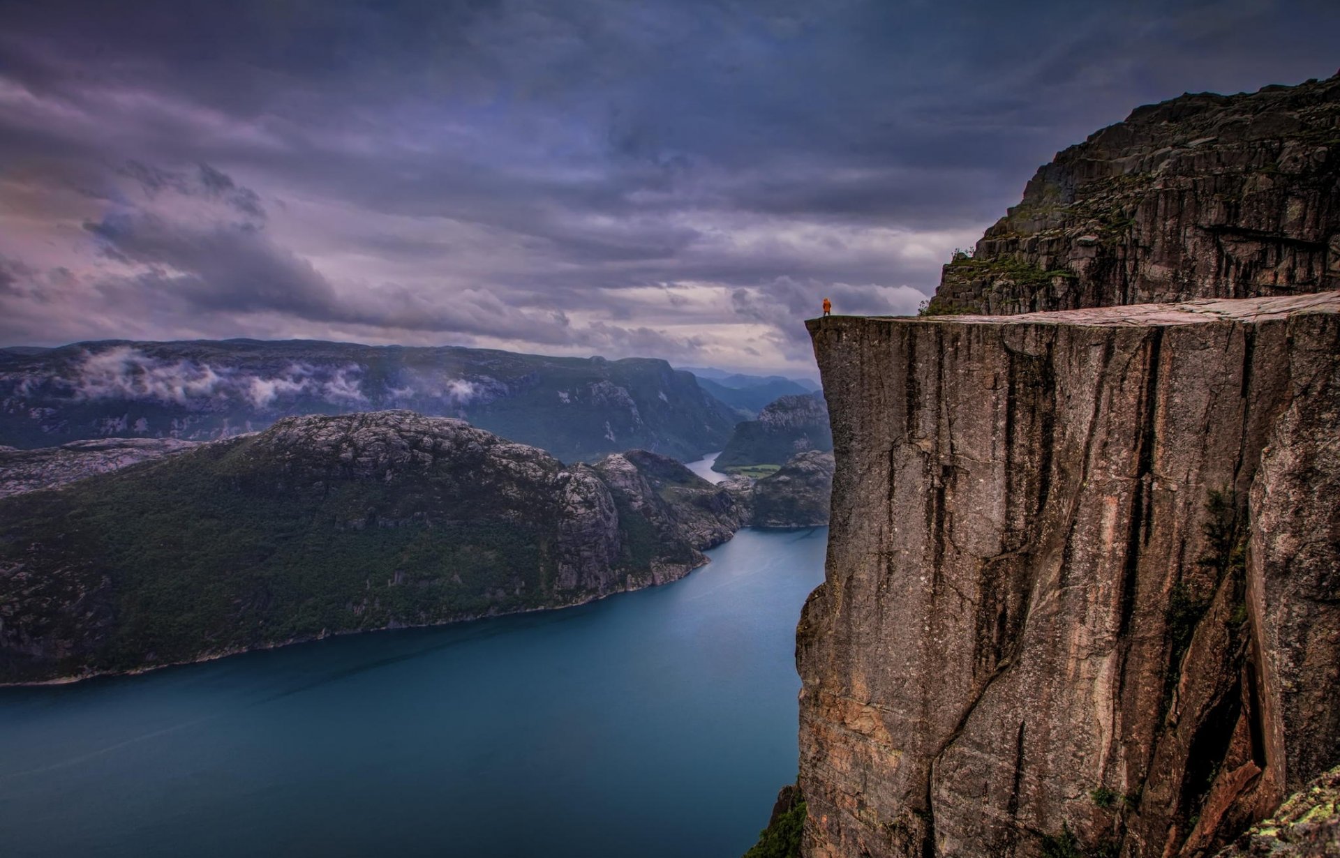 preikestolen norvegia pioggia fiordo fiume roccia natura paesaggio