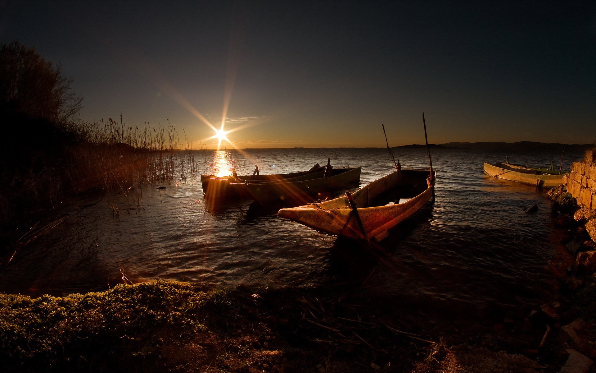 sonnenuntergang see boote landschaft