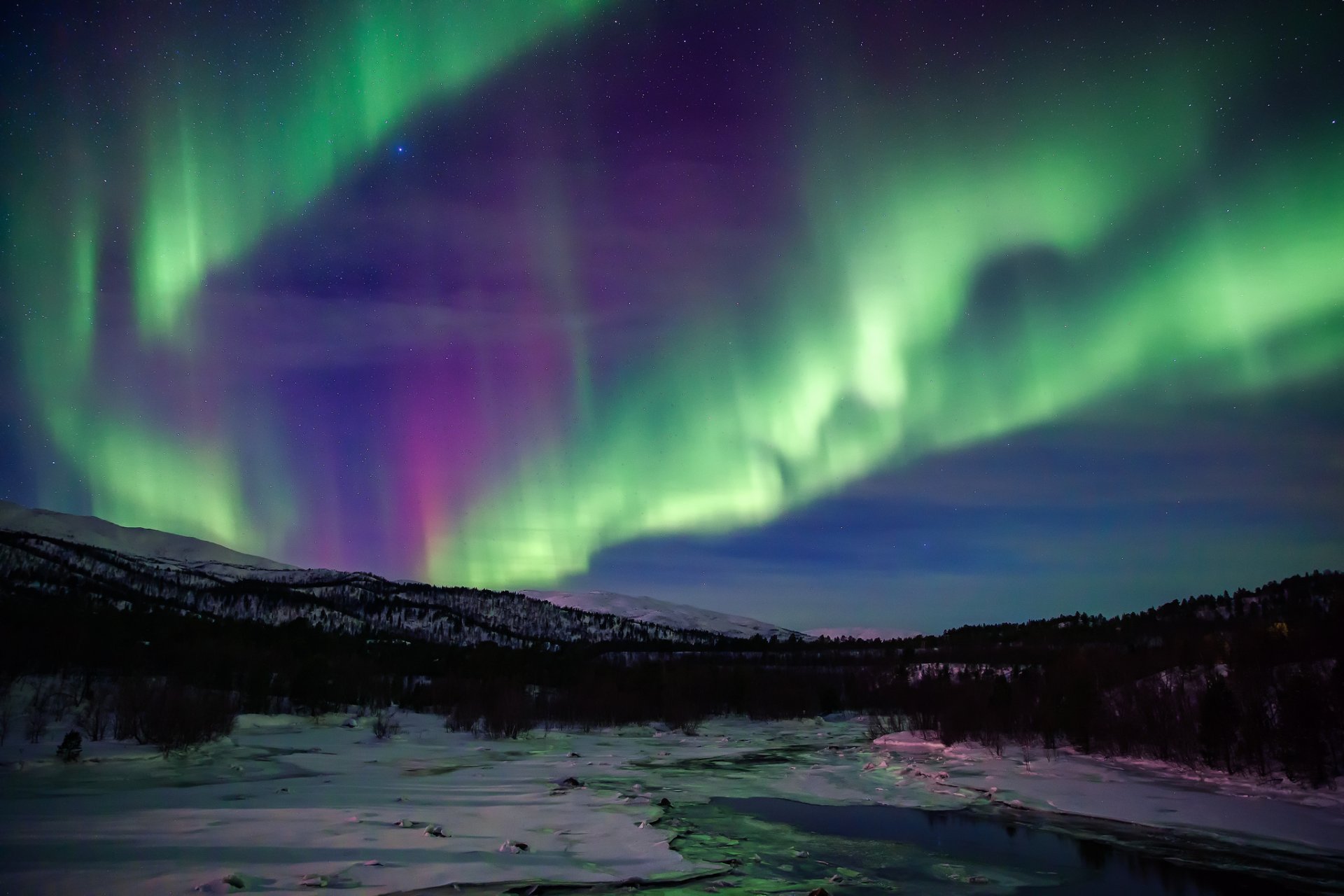 ausstrahlung nordlicht himmel sterne berge nacht schnee