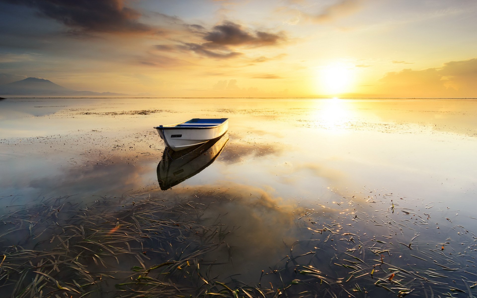 lac coucher de soleil bateau paysage