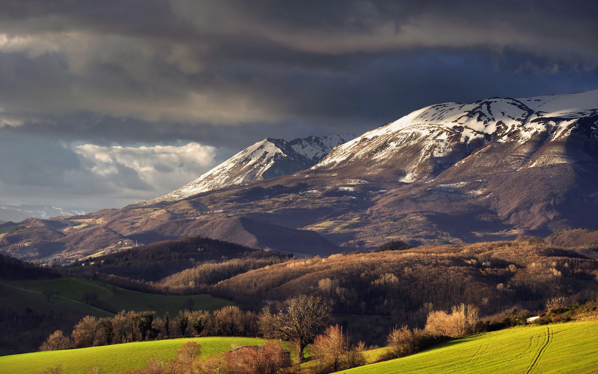 montagnes vallée paysage