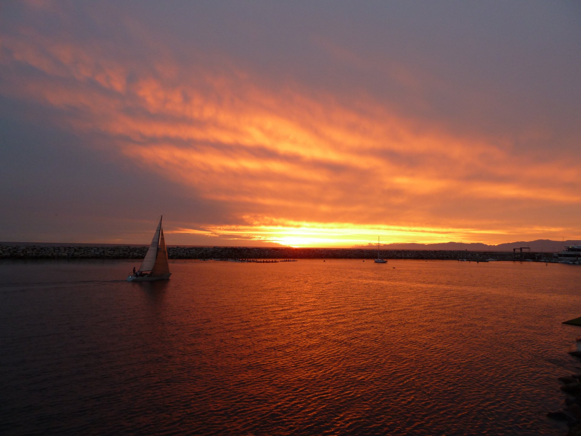 bateau océan ciel soleil coucher de soleil nuages plage
