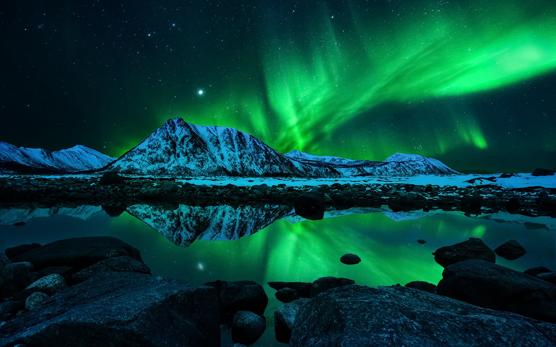 aurora aurora boreale cielo stelle montagne luci riflessione notte