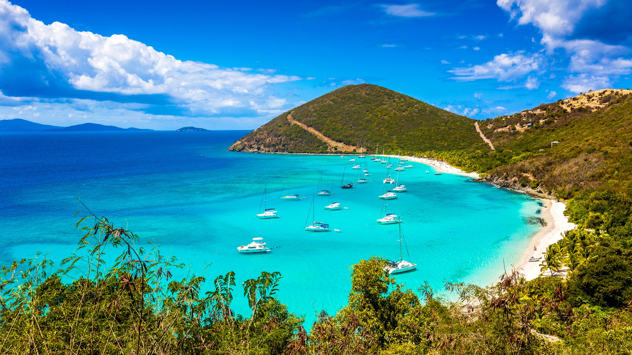 cielo nuvole mare baia alberi montagne yacht barca