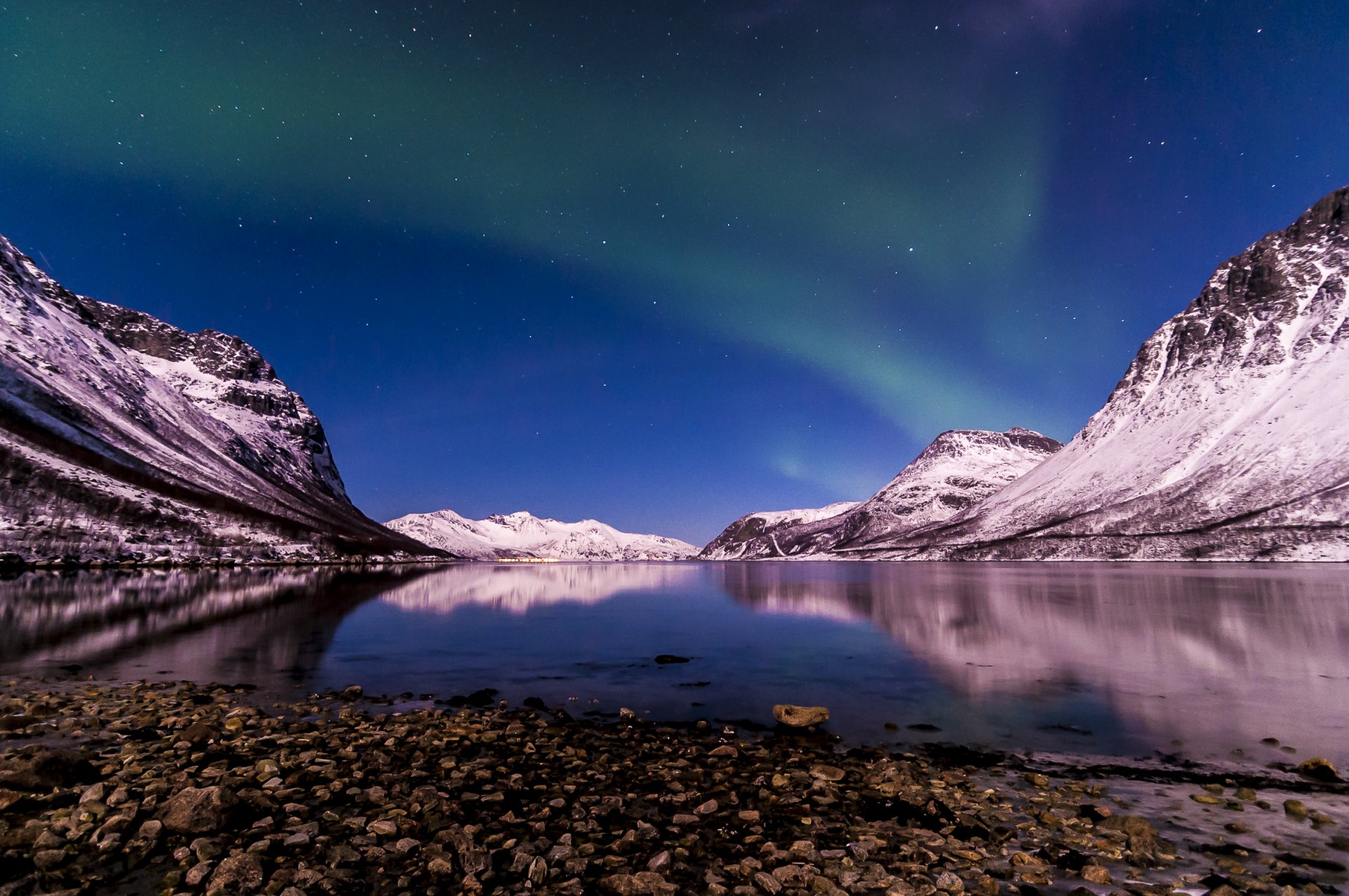 noruega fiordo de tromsø invierno noche aurora boreal