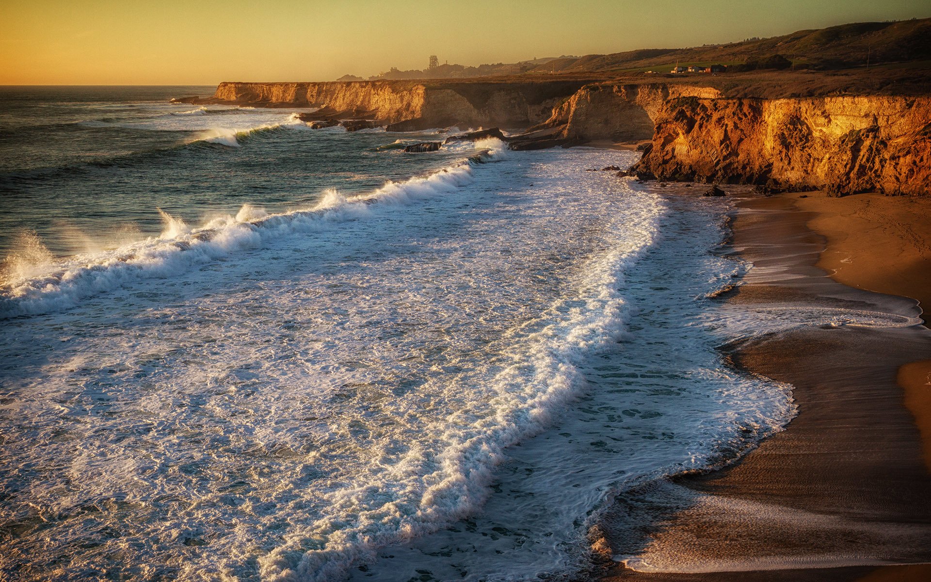 mare spiaggia onde schiuma