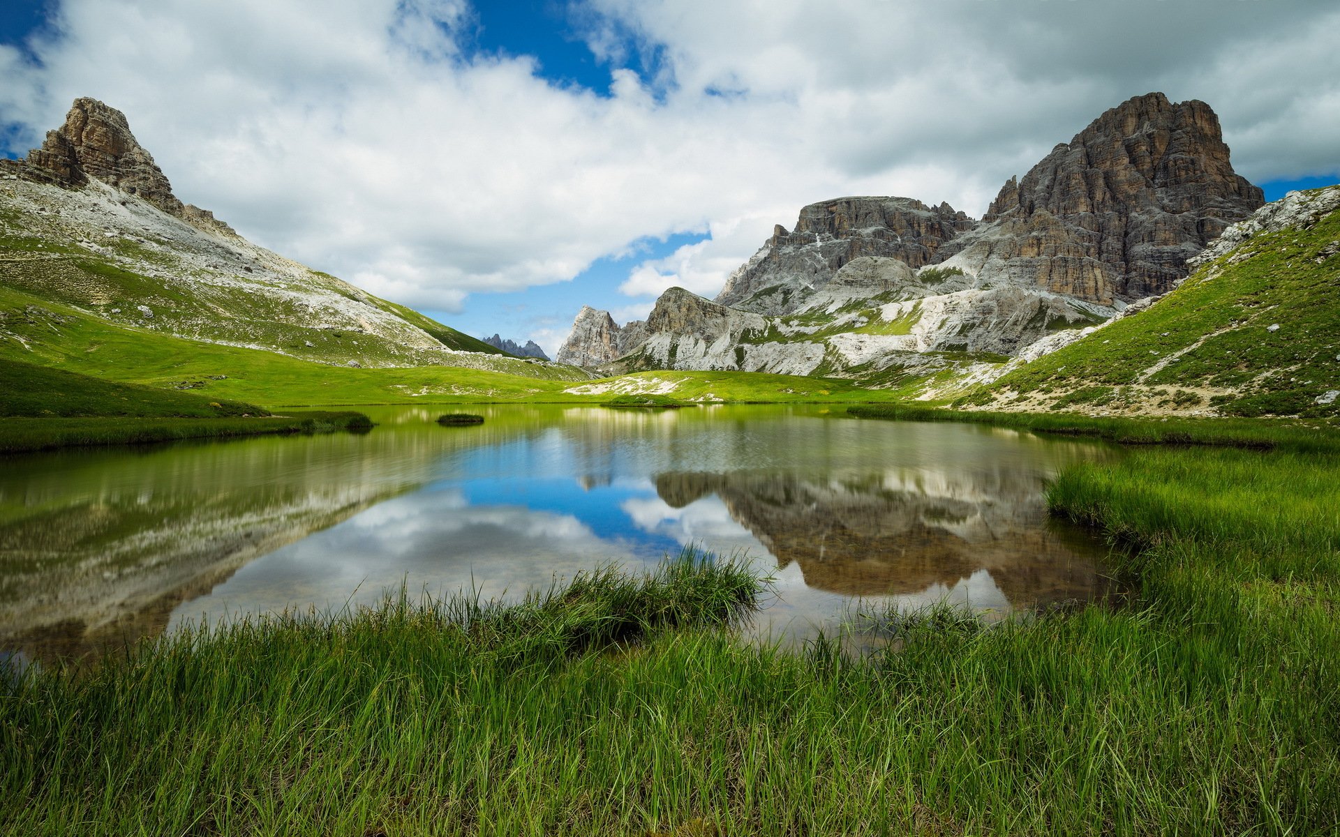 dolomity jezioro górskie włochy