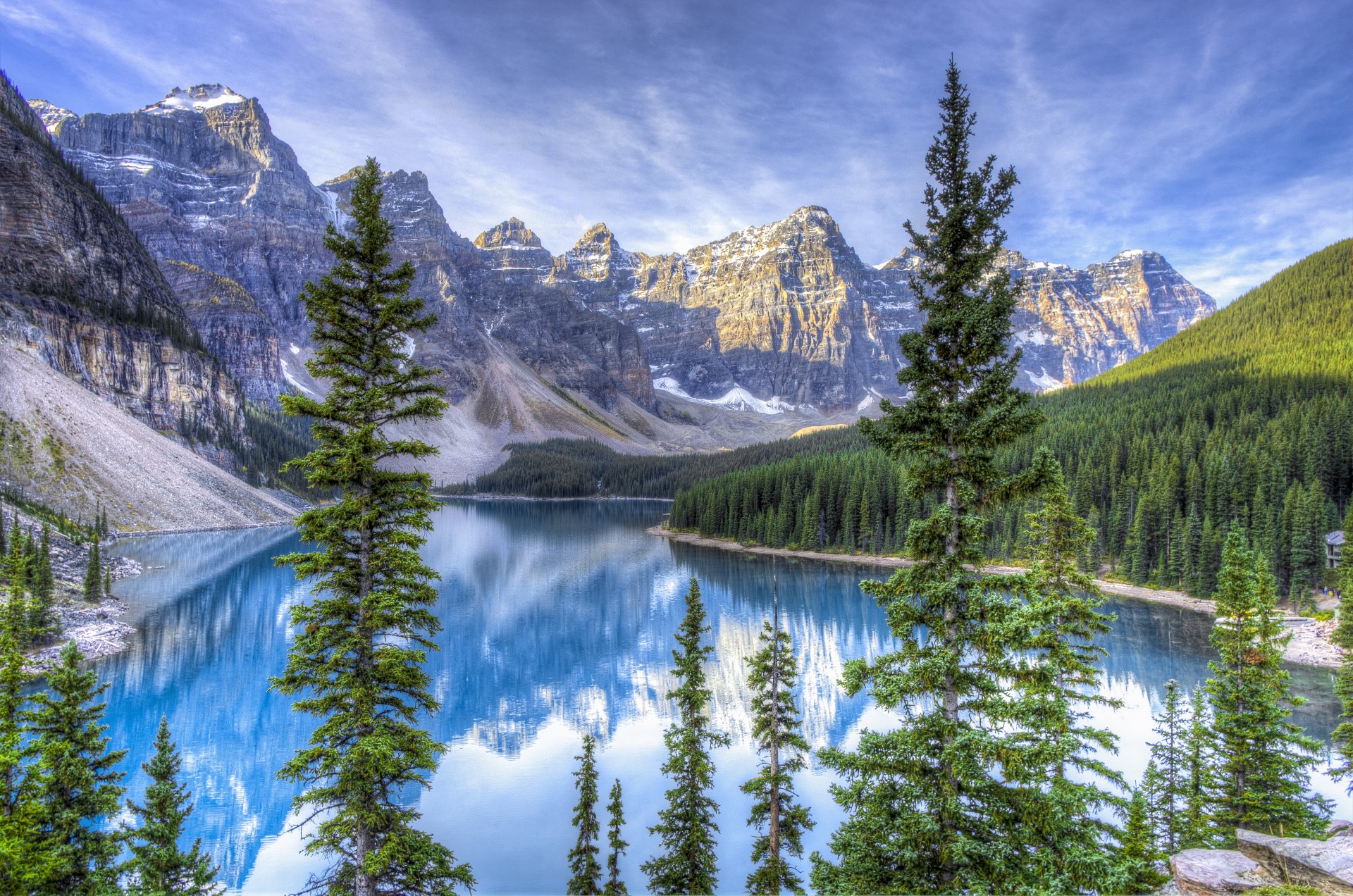 moraine alberta canada cielo nuvole montagne neve lago alberi foresta abete rosso