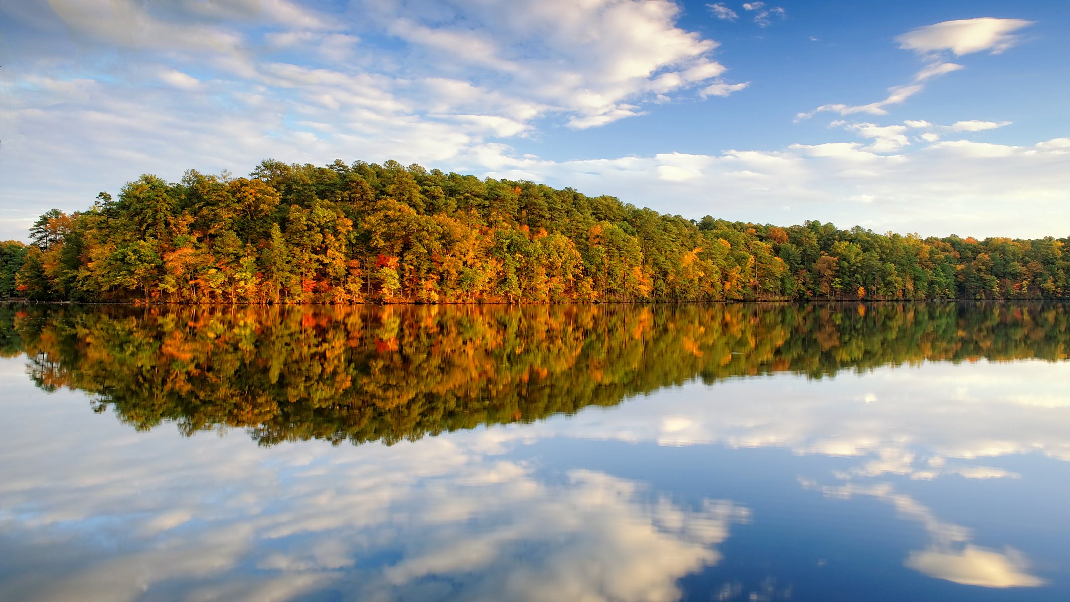lac réflexion automne arbres nuages
