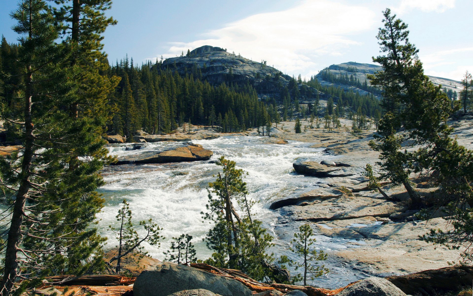 yosemite park narodowy sierra nevada góry rzeka las drzewa niebo chmury skała skała