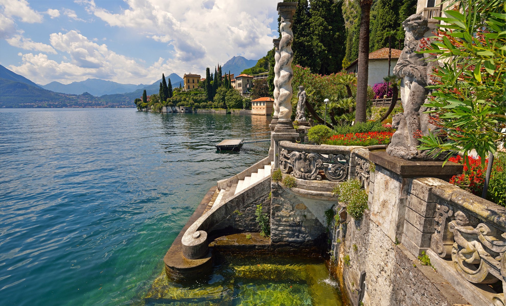 varenna villa monastero italia lago montagne fiori case villa statua gradini