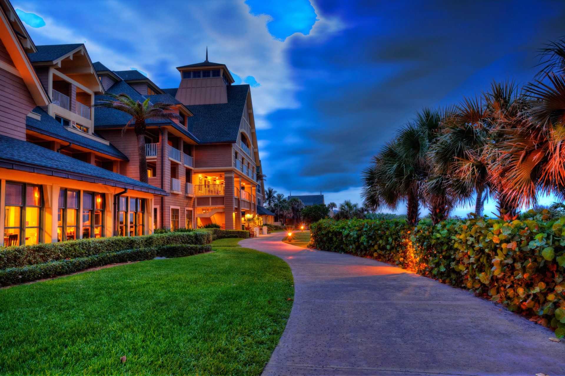vero beach florida estados unidos cielo nubes noche casa de campo luz luces césped palma costa villa