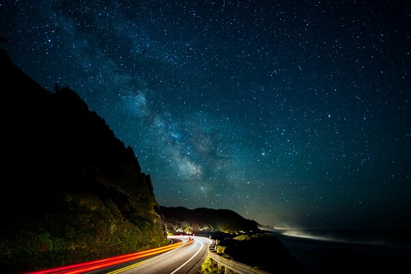 Lluvia de estrellas, sobre la carretera serpentina