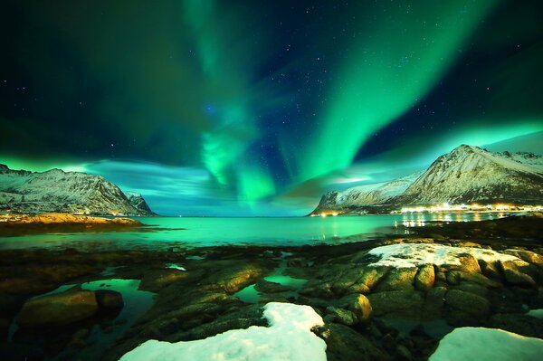 Nordlichter über den Lofoten-Inseln