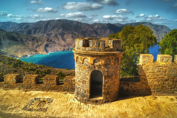 Die Architektur des spanischen Festungsturms