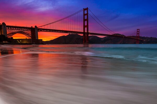 San Francisco Golden Gate o zachodzie słońca