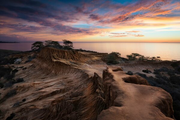 Ocean wśród wzgórz San Diego