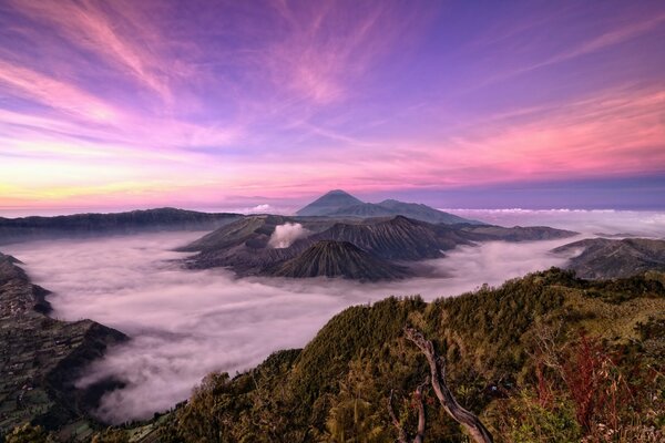 Bellissimo paesaggio di montagna in Indonesia