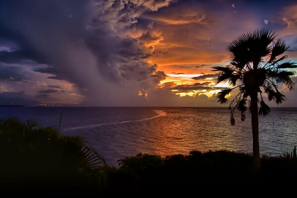 Tramonto e mare nella Repubblica Dominicana