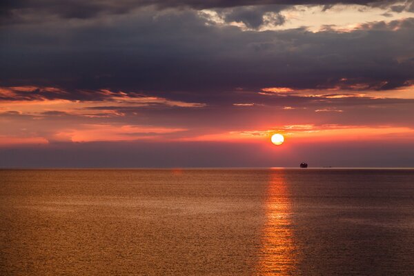 Sonnenuntergang am Golf von Genua in Italien