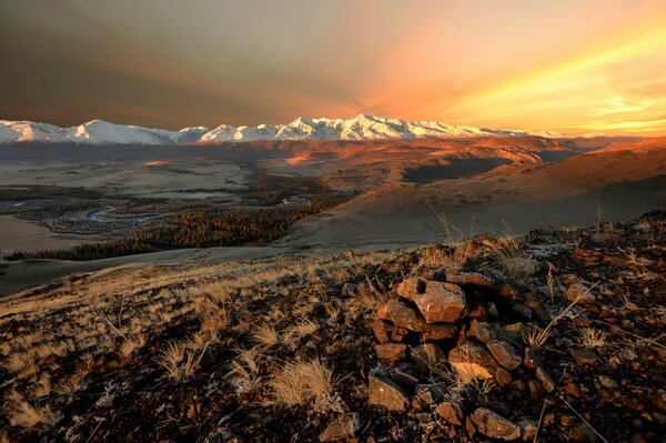 Der Nord-Chui-Grat im Herbst im Altai